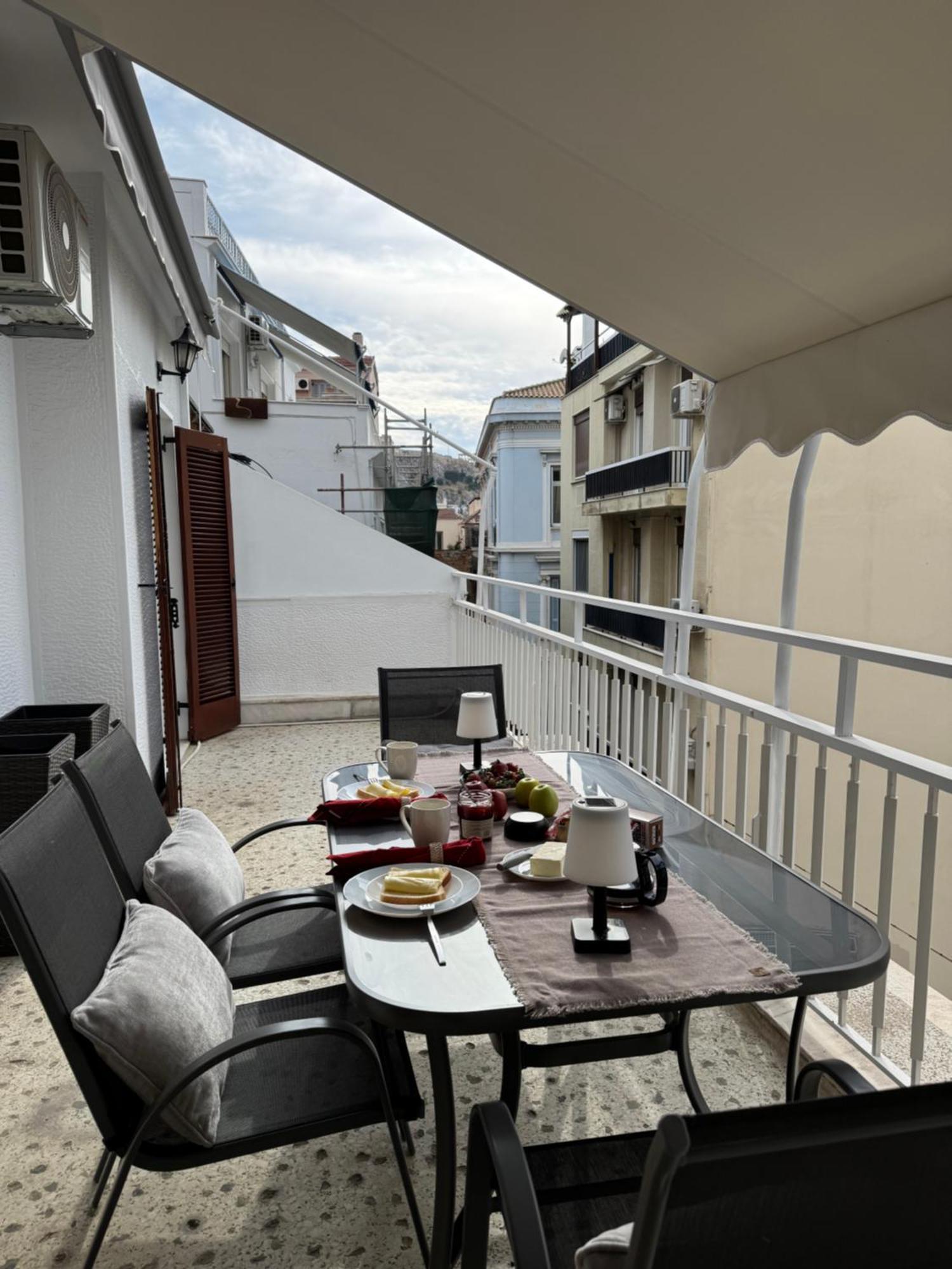 شقة Living Near Acropolis By Sylvia Staikou 2Nd & 3D Floor أثينا المظهر الخارجي الصورة