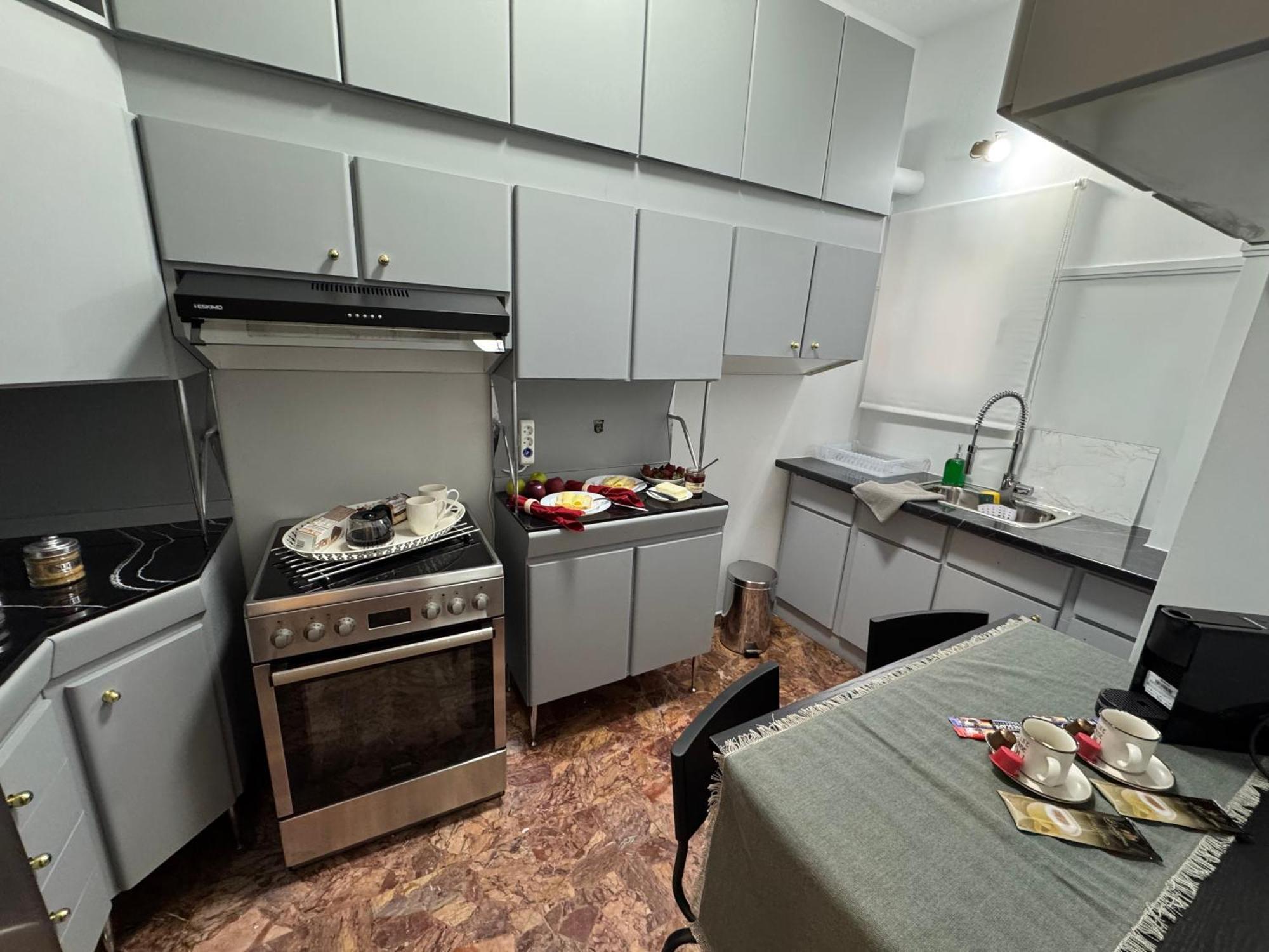 شقة Living Near Acropolis By Sylvia Staikou 2Nd & 3D Floor أثينا المظهر الخارجي الصورة