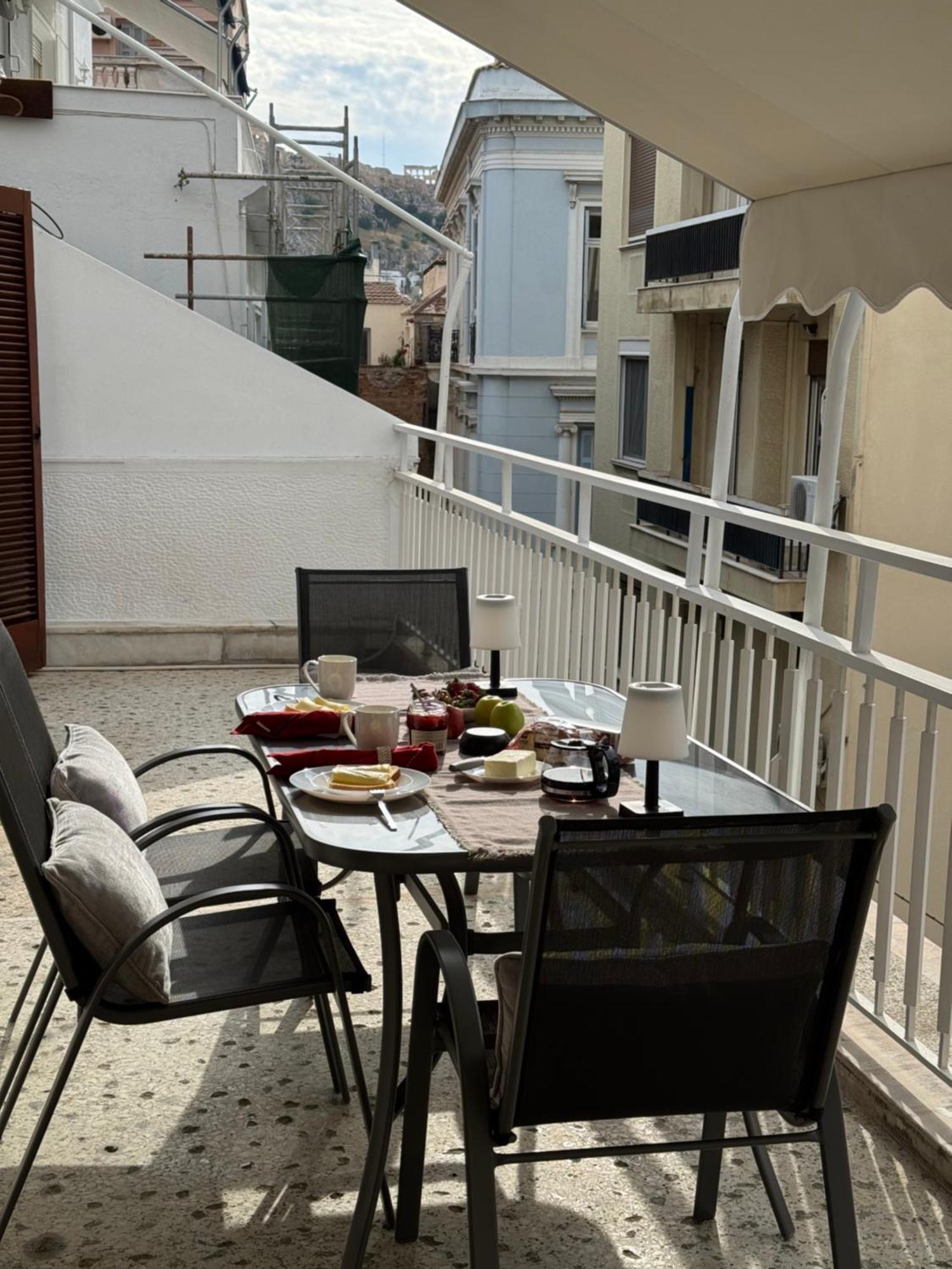 شقة Living Near Acropolis By Sylvia Staikou 2Nd & 3D Floor أثينا المظهر الخارجي الصورة