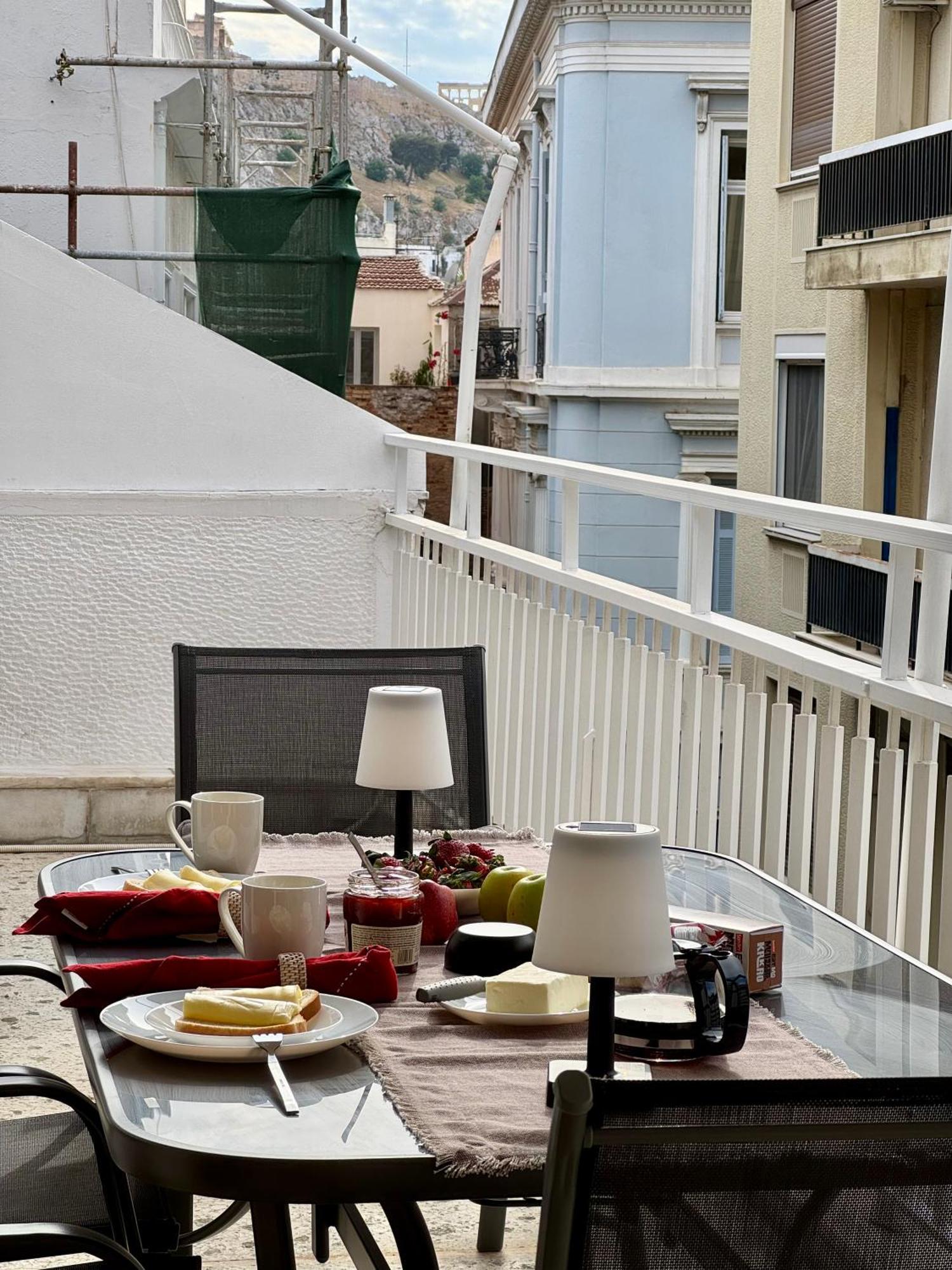 شقة Living Near Acropolis By Sylvia Staikou 2Nd & 3D Floor أثينا المظهر الخارجي الصورة